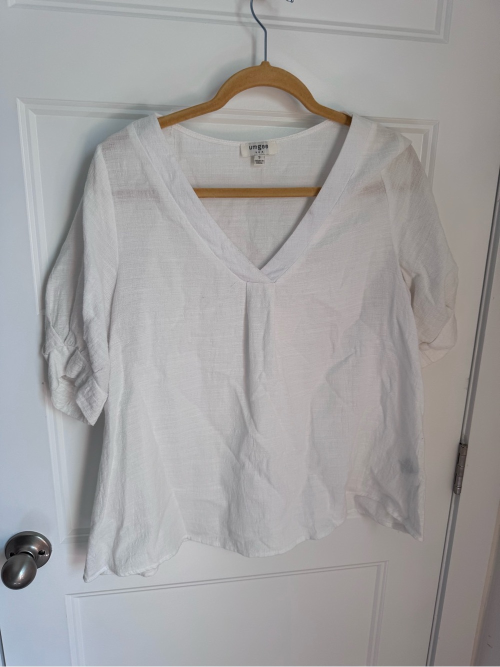 Umgee White V-Neck Relaxed Short Sleeve Blouse
